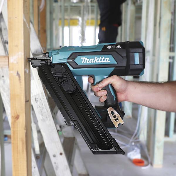 Makita DBN900ZK Akku-Streifennagler 50-90 mm D-Kopf Nagler